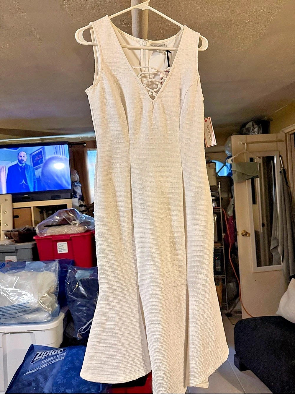 Bisou Sleeveless Midi mermaid Dress in white Size Medium
